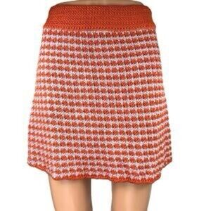 NWT Women’s ZARA Orange crocheted mini skirt- Size small